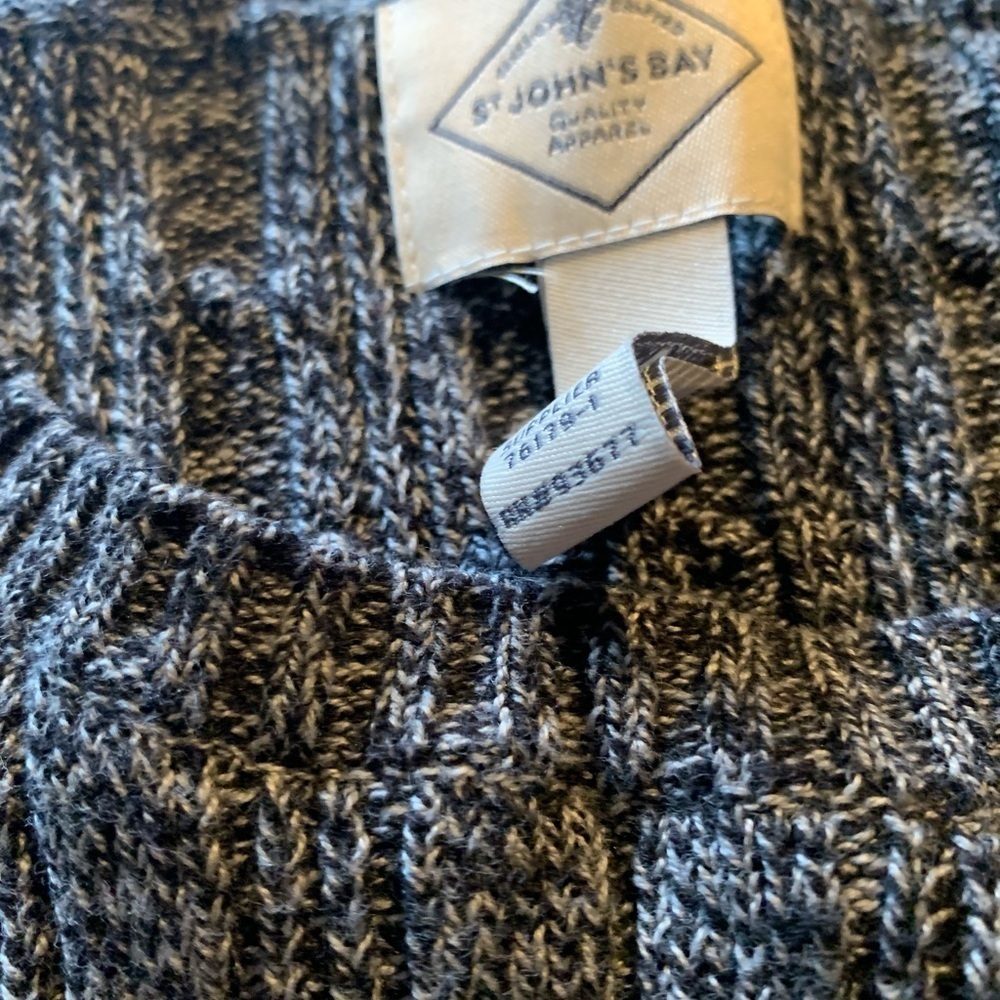 NWT St John’s Bay Men's Gray Cable Knit Sweater Size Small - Picture 3 of 4